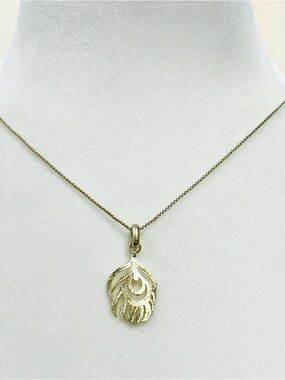 KENDRA SCOTT Feather Charm Necklace